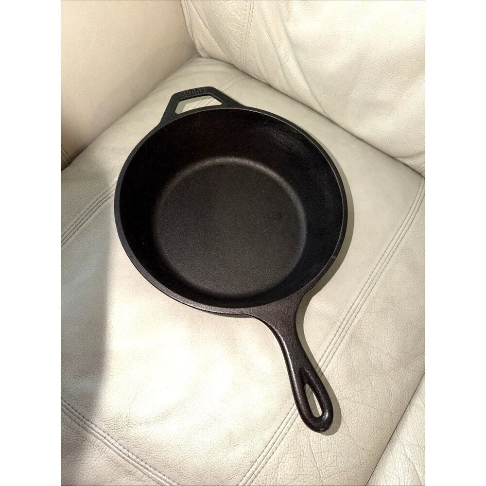 Lodge 8 CF 10” Cast Iron Skillet 3